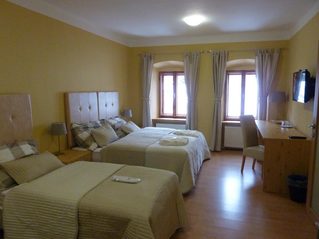 Apartments And Suites Kremnica Room photo