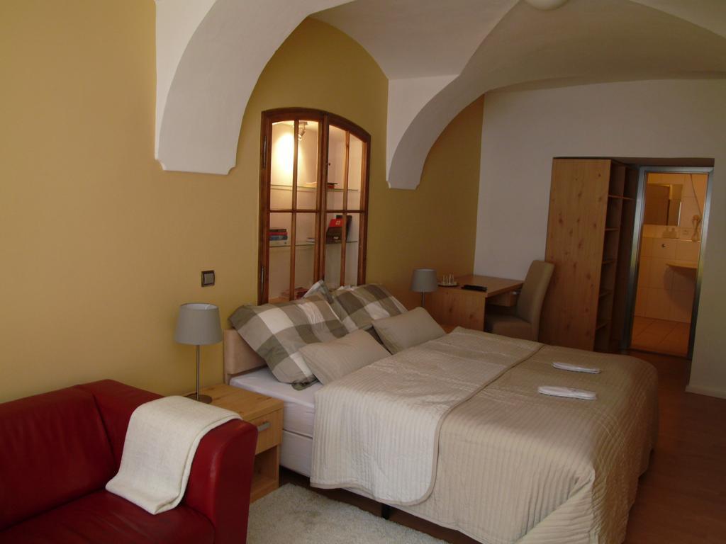 Apartments And Suites Kremnica Room photo