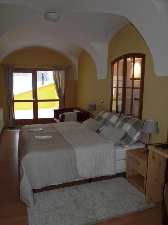 Apartments And Suites Kremnica Room photo