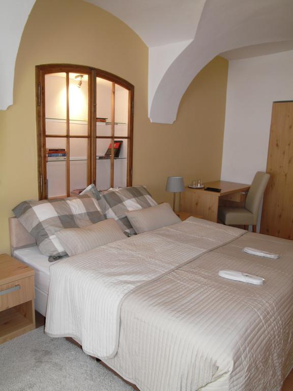 Apartments And Suites Kremnica Room photo
