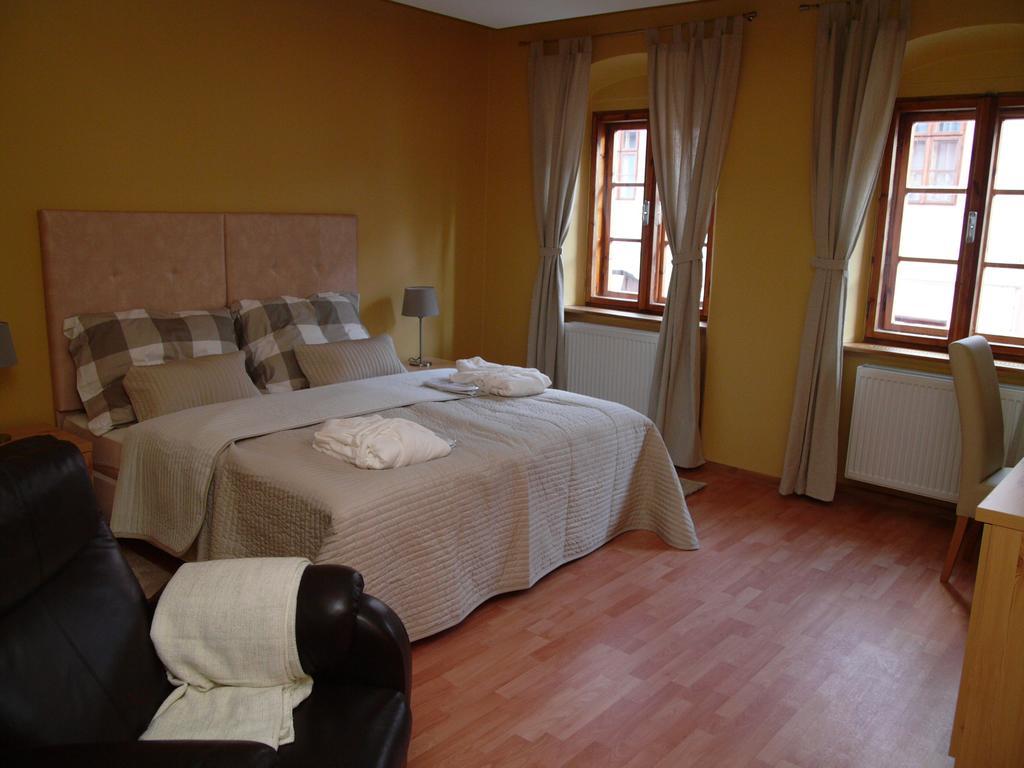 Apartments And Suites Kremnica Room photo