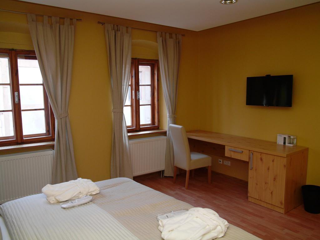 Apartments And Suites Kremnica Room photo