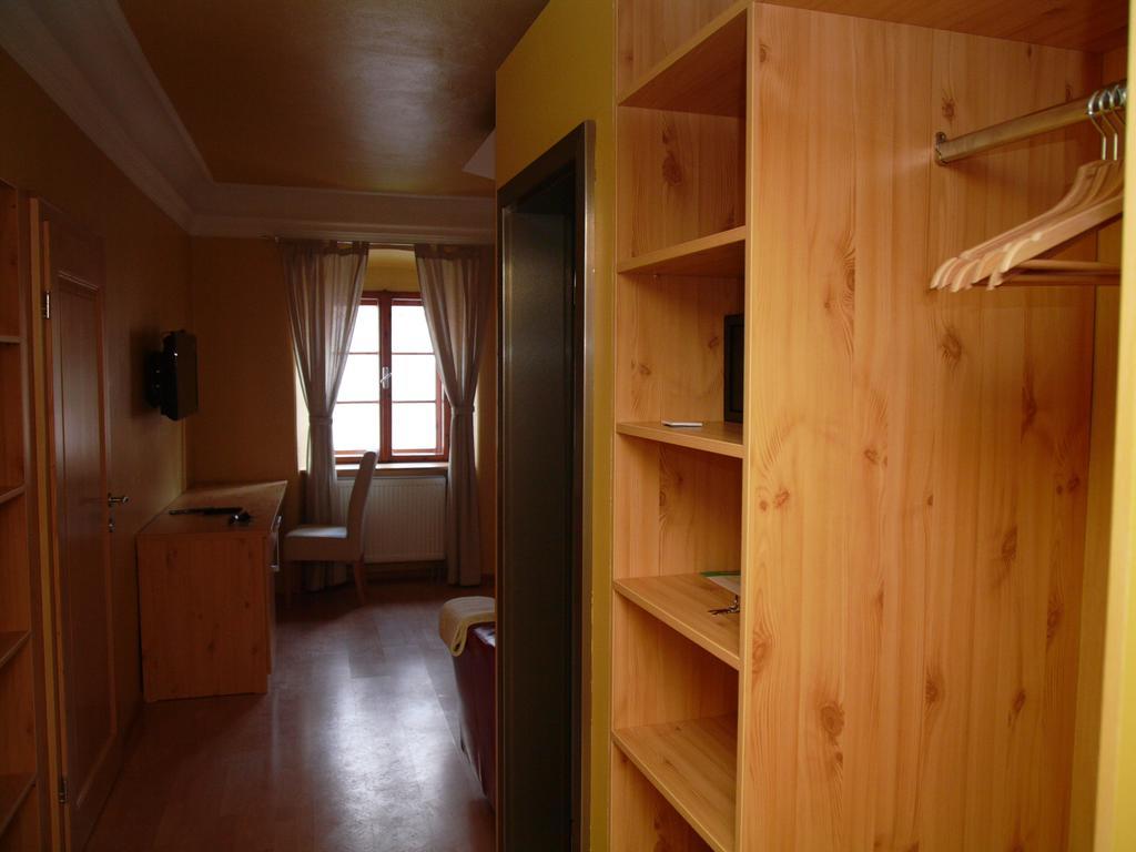 Apartments And Suites Kremnica Room photo